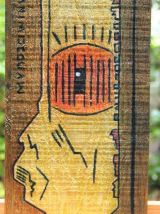 Décoration murale sur planche de bois. Art singulier.