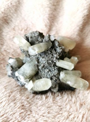 Prehnite sur Matrice - Pierre minéral naturel brut - 380 g