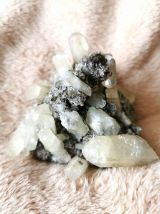 Prehnite sur Matrice - Pierre minéral naturel brut - 380 g