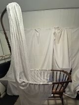 Berceau ancien + voile en plumetis d'origine