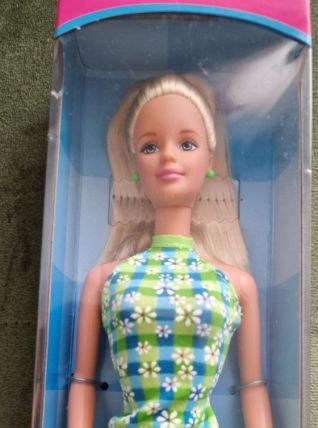 BARBIE J'AIME BARBIE - ROBE MARGUERITES - at1998 MATTEL 