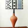 Grande lampe terre-cuite et abat-jour tribal vintage 