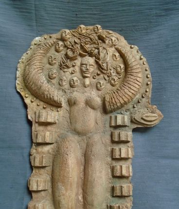 Déesse mère ,plâtre patiné et ciré ,pièce unique.