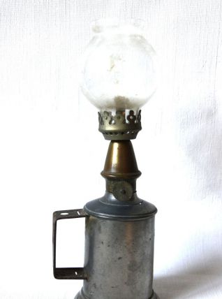 Lampe à essence Gratieux Paris avec sa cloche en verre. 