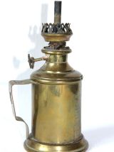 Lampe à essence Gratieux Paris avec sa cloche en verre. 