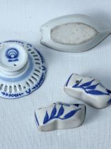Miniatures vintages sabots et assiette de Delft Hollande. 