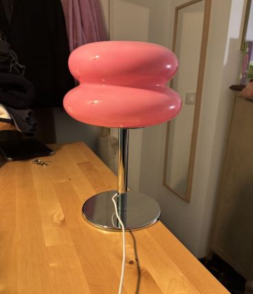 Lampe style bauhaus rose 