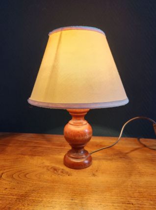 Lampe à poser vintage en bois et abat-jour en tissu 