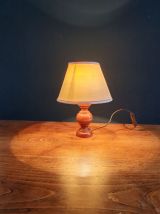 Lampe à poser vintage en bois et abat-jour en tissu 
