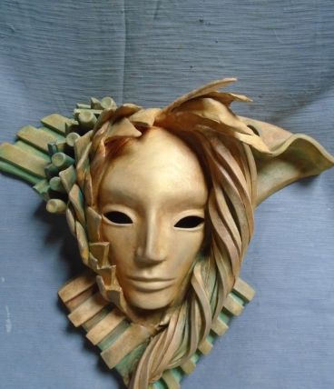 Masque décoratif en terre cuite patinée ,pièce unique