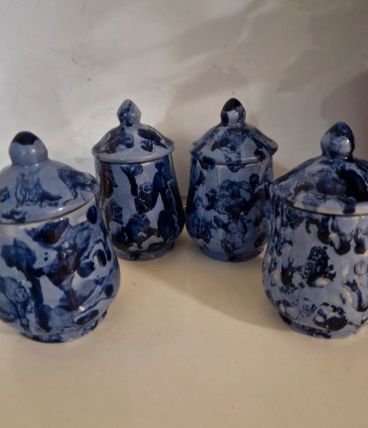 Petits pots en porcelaine bleu de Delft