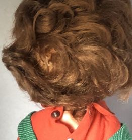 Jolie poupée Clodrey en tenue d'origine