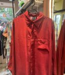 Chemise en soie rouge 