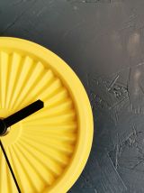 Horloge pendule murale vintage silencieuse Tupperware jaune