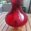 Vase en verre rouge et jaune
