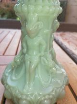 Vase en opaline vert clair 