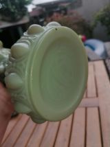 Vase en opaline vert clair 