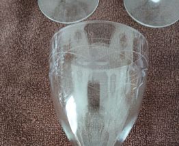 Lot 19 verres en cristal décor trèfle vintage