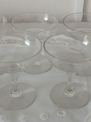 Lot de 8 coupes à champagne en verre.
