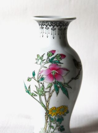 Vase décoratif vintage asiatique Chine. Joli décor fleuri - 