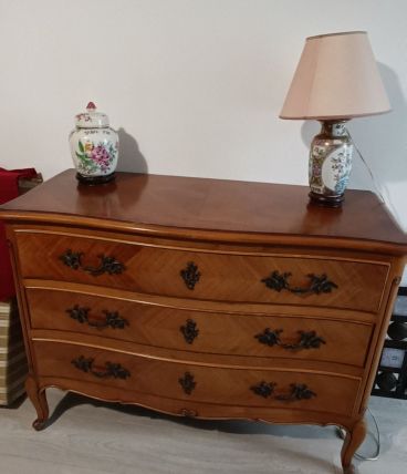 Belle commode Louis XV  en merisier