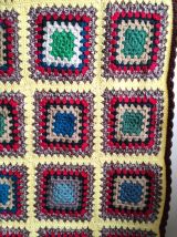 Couverture Granny crochetée à la main (135 x 100 cm) Années 