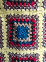 Couverture Granny crochetée à la main (135 x 100 cm) Années 