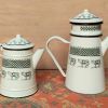 Cafetière et théière en tôle émaillée (Geneviève Lethu)
