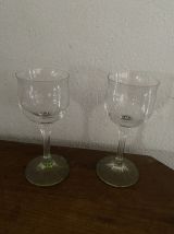2 grands verres à pied  tulipe en cristal .