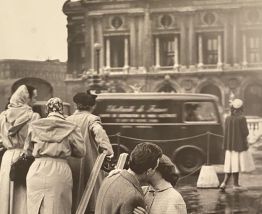 Affiche encadrée  LE BAISE DE L'OPERA Robert DOISNEAU