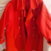 manteau orange à boutons, style vintage