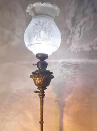 lampadaire fonte d acier Guéridon  ouvragé avec suppor à 3 n