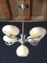 Lustre art deco chrome et opaline jaune pale 