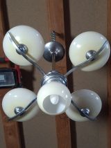 Lustre art deco chrome et opaline jaune pale 