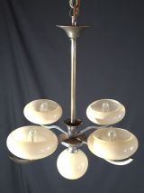 Lustre art deco chrome et opaline jaune pale 