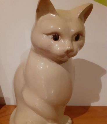 Chat en céramique beige