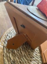 Paire petits cadres photos vintage en cuir marron.
