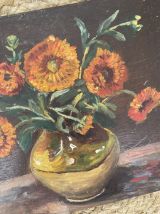 Nature morte bouquet de soucis dans un vase.