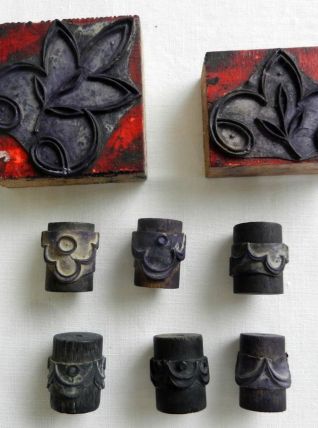 Anciens tampons et rouleaux encreurs pour broderie 