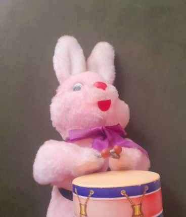 Ancien lapin  tambour à piles