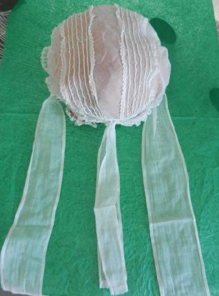 Ancienne coiffe en linon et dentelle 