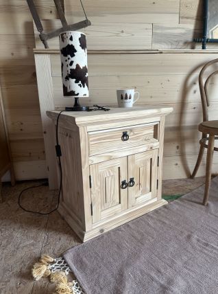 Meuble en pin massif