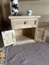 Meuble en pin massif