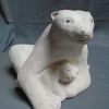 Sculpture d'une maman ours et son ourson...