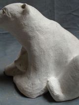 Sculpture d'une maman ours et son ourson...