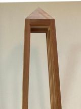 Vitrine pyramidale sur socle