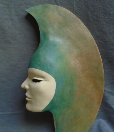 Masque Demi-lune en terre cuite patinée ,pièce unique signée