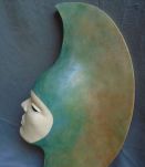 Masque Demi-lune en terre cuite patinée ,pièce unique signée