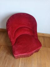 Fauteuil crapaud velours rouge à franges 