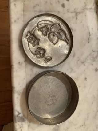 Bonbonnière étain 12 x 4 cm Style art nouveau